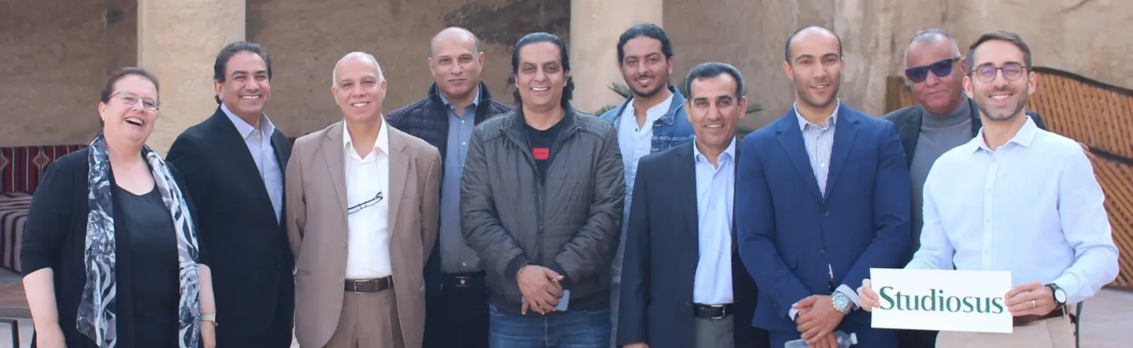 Ein Gruppenfoto mit den Teilnehmern eines Wasserworkshops in Jordanien.