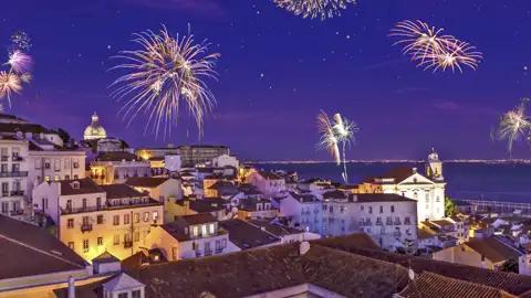 Bei der Reise begrüßen wir mit einem farbenfrohen Feuerwerk über Lissabon das neue Jahr.